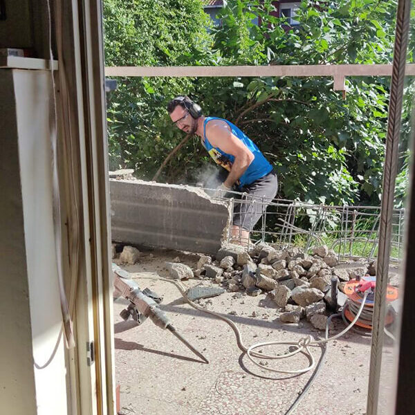 Rusenje zidova spolja